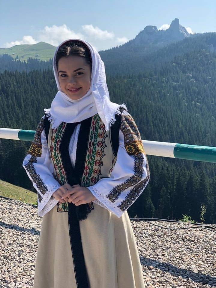 sfanta noastra tara de aurelia oanca.jpg